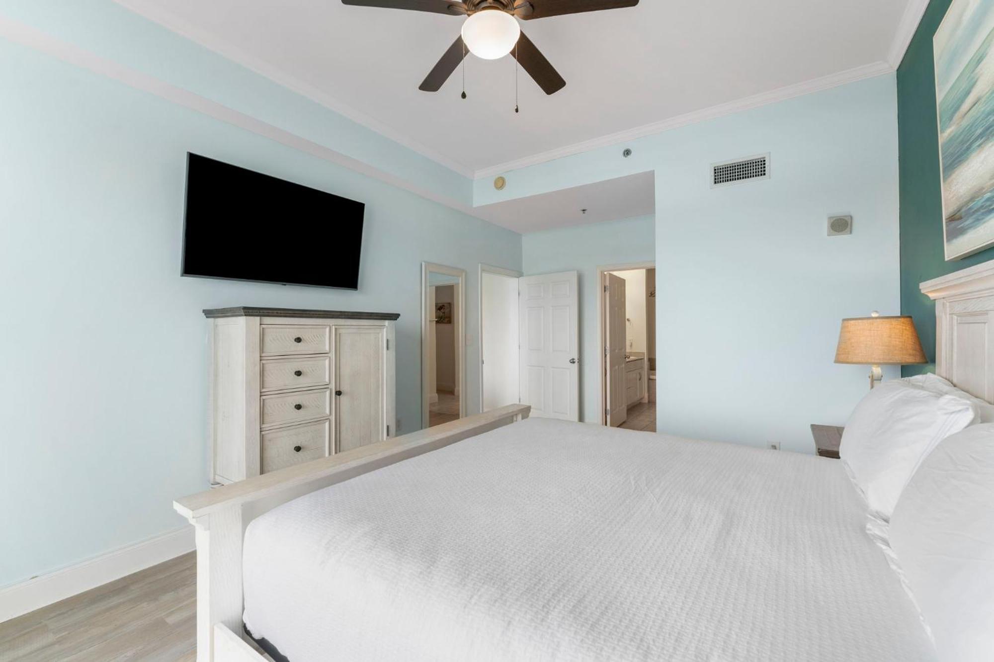 Laketown Wharf 2030 Apartment
