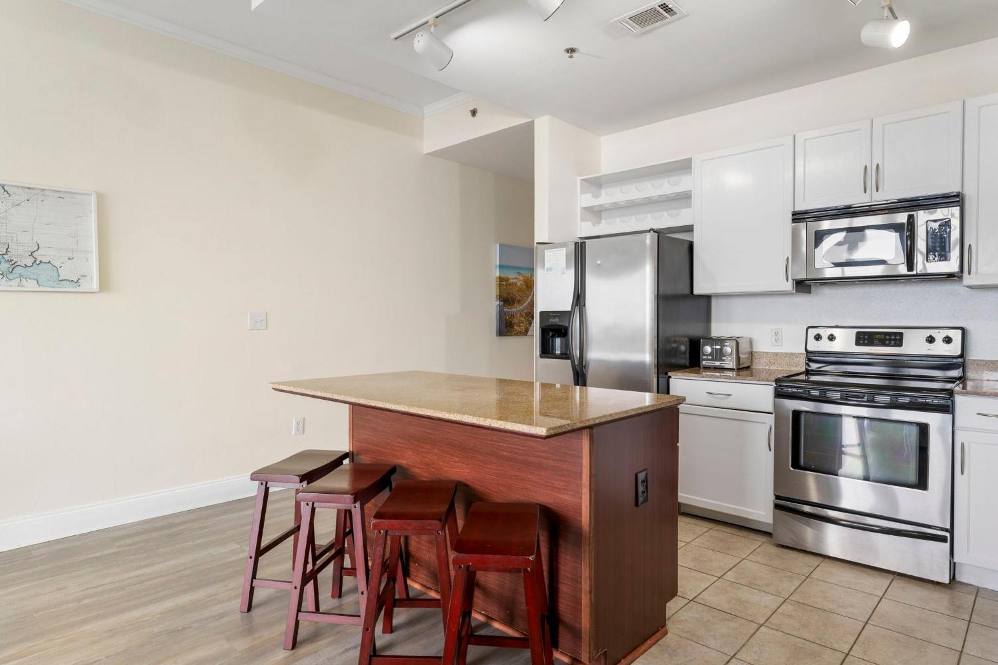 Laketown Wharf 2030 Apartment
